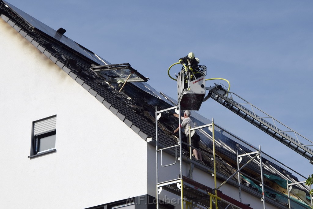 Feuer 2 Dachstuhl Koeln Dellbrueck Von der Leyen Str P023.JPG - Miklos Laubert